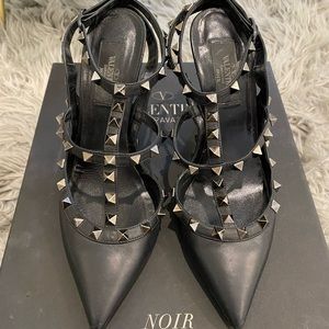 SOLD Authentic Valentino Noir Rockstud Pump